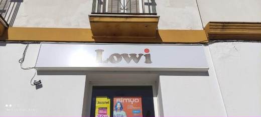 Rótulo de fachada en local comercial