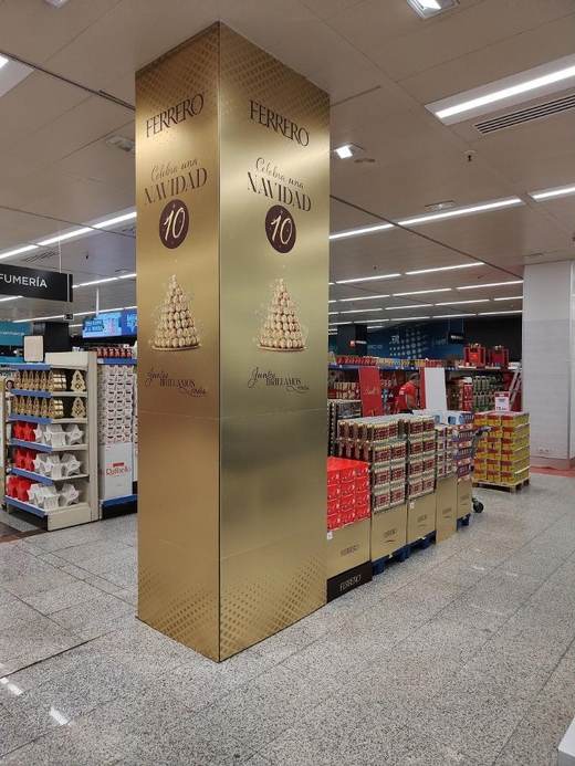 Tótem publicitario en superficie comercial