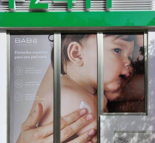 Vinilado de escaparate de farmacia